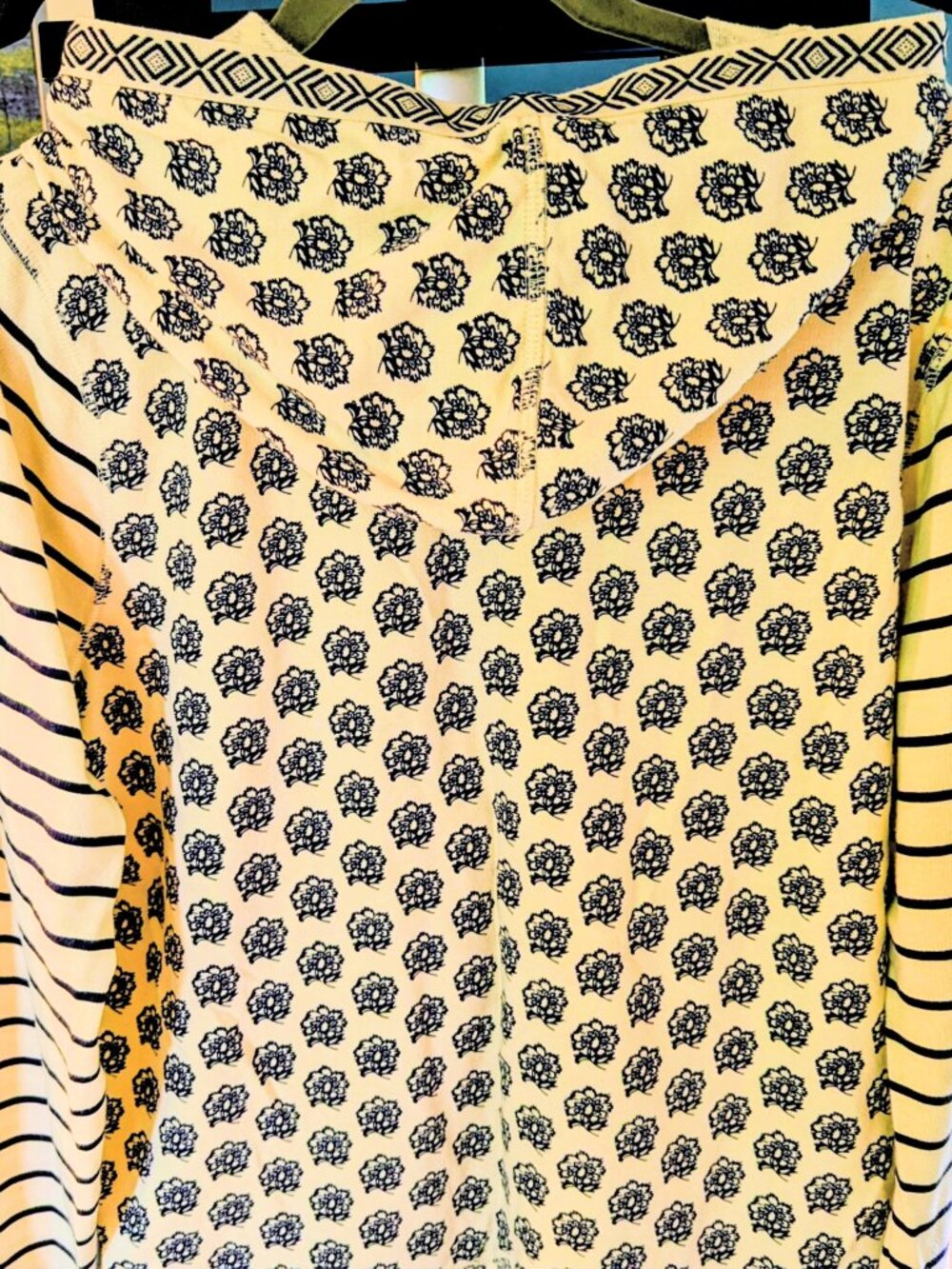 Lucky Brand Lotus Hoodie L/XL Read Info 100% Cotton Pristine! - Picture 4 of 7
